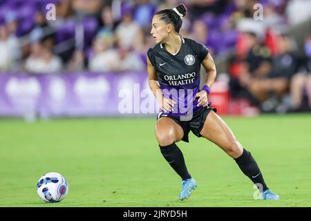 Orlando, USA. 26. August 2022. 26. August 2022: Orlando Pride Mittelfeldspieler JORDYN LISTRO (34) spielt während des NWSL-Fußballspiels Orlando Pride gegen OL Reign am 26. August 2022 im Exploria Stadium in Orlando, FL. Kredit: ZUMA Press, Inc./Alamy Live Nachrichten Stockfoto