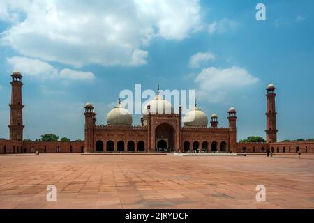 Die Badshahi-Moschee ist eine Mughal-Ära Gemeindemoschee in Lahore, der Hauptstadt der pakistanischen Provinz Punjab, Pakistan Stockfoto