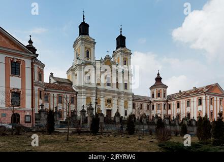 St. Ignatius von Loyola und Stanislaus Kostka Kirche (ehemaliges Jesuitenkollegium) in Kremenets, Ukraine Stockfoto