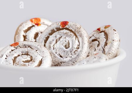 Indische Mithai Kaju Jalebi Auch Bekannt Als Kaju Katli, Kaju Dilkhush Ist Spiralförmig Süß Aus Cashew Nut Powder, Kajoo, Mawa, Mava, Malai, Khoya Stockfoto