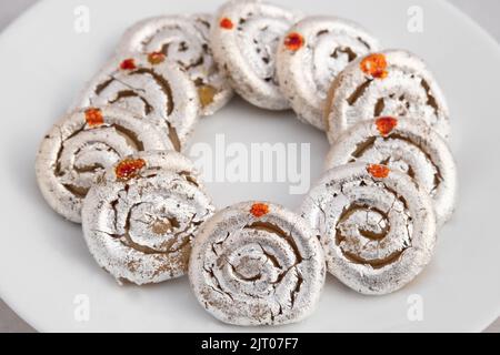 Indische Mithai Kaju Jalebi Auch Bekannt Als Kaju Katli, Kaju Dilkhush Ist Spiralförmig Süß Aus Cashew Nut Powder, Kajoo, Mawa, Mava, Malai, Khoya Stockfoto