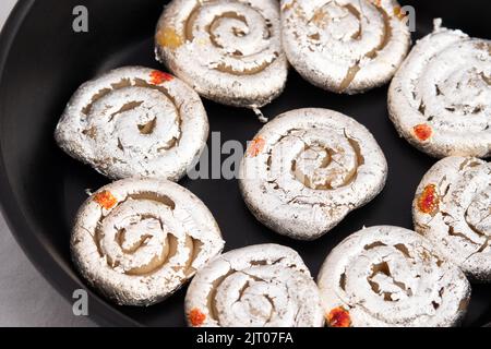 Indische Mithai Kaju Jalebi Auch Bekannt Als Kaju Katli, Kaju Dilkhush Ist Spiralförmig Süß Aus Cashew Nut Powder, Kajoo, Mawa, Mava, Malai, Khoya Stockfoto