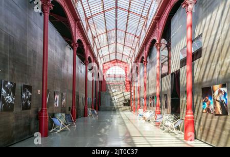 Innenraum des Mercado Ferreira Borges Gebäudes in Porto Portugal Stockfoto