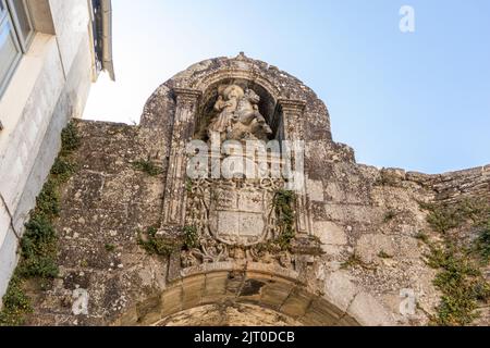 Lugo, Spanien. Die Puerta de Santiago (St. James Gate), Teil der römischen Stadtmauer Stockfoto