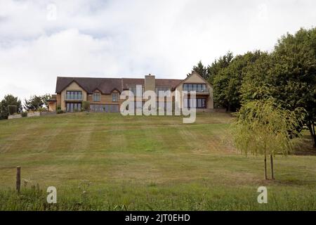 Große luxuriöse Anwesen am Ufer des Flusses Avon Warwickshire Stockfoto