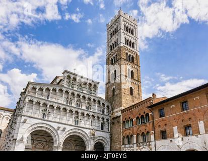 Duomo San Martino. St. Martins Kathedrale. Lucca, Provinz Lucca, Toskana, Italien. Die Kathedrale der Stadt stammt aus dem 9.. Jahrhundert, aber der Wiederaufbau Fr. Stockfoto