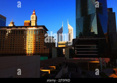 Panorama, Dubai, Wolkenkratzer, , moderne Architektur, Atemberaubende Aussicht auf die Skyline mit Hochhäuser, Skyscraper, Hotels im Finanzzentrum Stockfoto