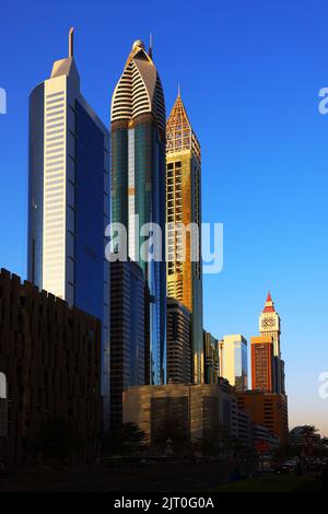 Panorama, Dubai, Wolkenkratzer, , moderne Architektur, Atemberaubende Aussicht auf die Skyline mit Hochhäuser, Skyscraper, Hotels im Finanzzentrum Stockfoto