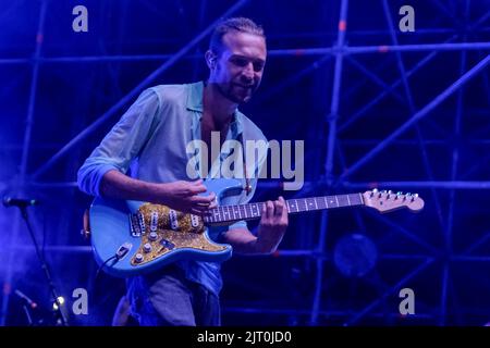 Modena, Italien. 26. August 2022. Massimiliano Turi während CARL BRAVE - Sommer 2022, Italienischer Sänger Musikkonzert in Modena, Italien, August 26 2022 Quelle: Independent Photo Agency/Alamy Live News Stockfoto