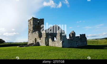 Die alte Kirche von Knowlton, erbaut in einem neolithischen Henge, Dorset, Großbritannien - John Gollop Stockfoto