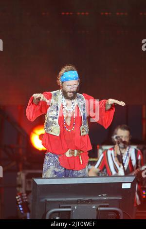 Castelvolturno, Italien. 26. August 2022. Lorenzo Cherubini alias Jovanotti singt am Strand während seiner Jova Beach Party in Castelvolturno, süditalienischer Provinz Caserta. (Foto: Salvatore Esposito/Pacific Press) Quelle: Pacific Press Media Production Corp./Alamy Live News Stockfoto