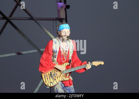 Castelvolturno, Italien. 26. August 2022. Lorenzo Cherubini alias Jovanotti singt am Strand während seiner Jova Beach Party in Castelvolturno, süditalienischer Provinz Caserta. (Foto: Salvatore Esposito/Pacific Press) Quelle: Pacific Press Media Production Corp./Alamy Live News Stockfoto