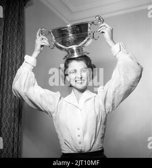 May-Louise Frances Flodin. 1934-2011. Schwedische Model- und Schönheitskönigin, die den Miss World Beauty Contest 1952 als Vertretung Schwedens gewonnen hat. Es wurde am 14 1952. november im Lyceum Ballroom in London veranstaltet, einem Wettbewerb, der vom engländer Eric Morley initiiert wurde. Elf Teilnehmer nahmen daran Teil. Es war dann das zweite Mal, dass der Miss World Schönheitswettbewerb stattfand und es war das zweite Mal, dass eine schwedische Frau gewann. Zum ersten Mal wurde Kiki Håkansson 1951 zur Schönheitskönigin gewählt. Kristoffersson Ref. BH95-4 Stockfoto