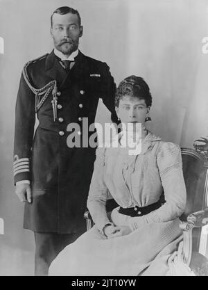 George V. König des Vereinigten Königreichs und der britischen Dominions und Kaiser von Indien, geboren am 3. juni 1865 tot am 20. januar 1936. Foto mit seiner Frau Mary of Teck, 1867-1953. Sie wurden im Jahr 1893 verheiratet. Foto aufgenommen in ihrem silbernen Jubiläumsjahr Mai 6 1935. Stockfoto