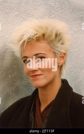Marie Fredriksson. Geboren 30 Mai 1958 . 9. dezember 2019. Die schwedische Sängerin, die international am besten als Leadsängerin des Pop-Rock-Duos Roxette bekannt war, erzielte Ende 1980s und Anfang 1990s mit ihren Alben Look Sharp und Joyride internationalen Erfolg. Bild aufgenommen 1989. Stockfoto
