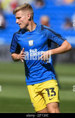 Cardiff, Großbritannien. 27. August 2022. Ali McCann (13) von Preston North End während der Aufwärmphase vor dem Spiel in Cardiff, Großbritannien am 8/27/2022. (Foto von Mike Jones/News Images/Sipa USA) Quelle: SIPA USA/Alamy Live News Stockfoto