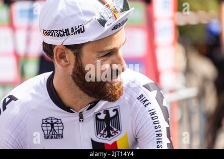 Freiburg Im Breisgau, Deutschland. 27. August 2022. Simon Geschke steht im Vorfeld der dritten Etappe der Deutschlandtour in Freiburg am Start. Die 3. Etappe der Deutschland-Rundfahrt führt von Freiburg über den Breisgau und das Markgräfler Land ins Schauinsland. Quelle: Philipp von Ditfurth/dpa/Alamy Live News Stockfoto