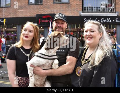 Teilnehmer an der Manchester UK LGBT-Stolz-Parade 2023 im Zentrum von Manchester, Großbritannien Stockfoto
