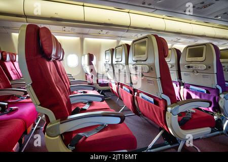 SINGAPUR – CIRCA JANUAR 2020: Inside Malaysia Airlines Airbus A330-300. Malaysia Airlines ist die Flaggenfluggesellschaft von Malaysia und Mitglied der onewo Stockfoto