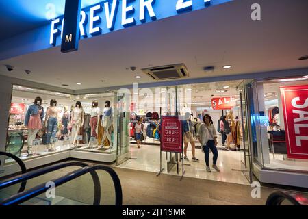 SINGAPUR – CIRCA JANUAR 2020: Eintritt zum Forever 21-Geschäft in Singapur. Stockfoto