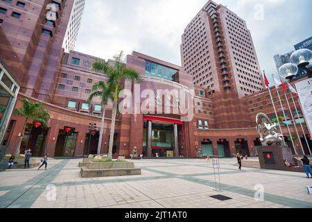 SINGAPUR - CA. JANUAR, 2020: Blick auf die Straße des NGE Ann City Einkaufszentrums bei Tag. Stockfoto