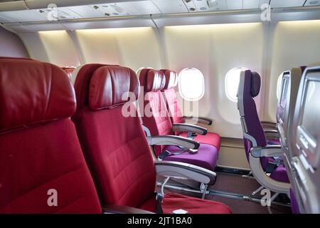 SINGAPUR – CIRCA JANUAR 2020: Inside Malaysia Airlines Airbus A330-300. Malaysia Airlines ist die Flaggenfluggesellschaft von Malaysia und Mitglied der onewo Stockfoto