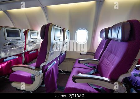 SINGAPUR – CIRCA JANUAR 2020: Inside Malaysia Airlines Airbus A330-300. Malaysia Airlines ist die Flaggenfluggesellschaft von Malaysia und Mitglied der onewo Stockfoto