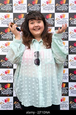 Sofie Hagen bei den Dave's Edinburgh Comedy Awards beim Edinburgh Festival Fringe. Bilddatum: Samstag, 27. August 2022. Stockfoto