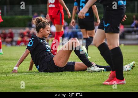 Westerburg, Deutschland. 27. August 2022. Westerburg, 27. 2022. August: Franziska Harsch (17 Hoffenheim) beim Vorsaison-Freundschaftsspiel zwischen der TSG Hoffenheim und Bayer 04 Leverkusen in Westerburg. (Norina Toenges/Sports Press Photo/SPP) Quelle: SPP Sport Press Photo. /Alamy Live News Stockfoto