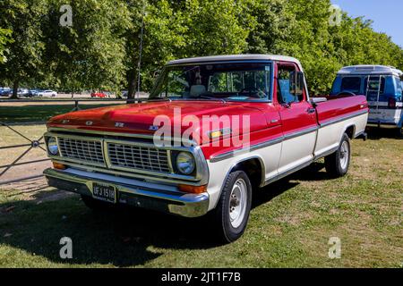 1970 Ford F-250 Pickup-Truck auf der American Auto Club Rally of the Giants, die am 10.. Juli 2022 im Blenheim Palace stattfand Stockfoto