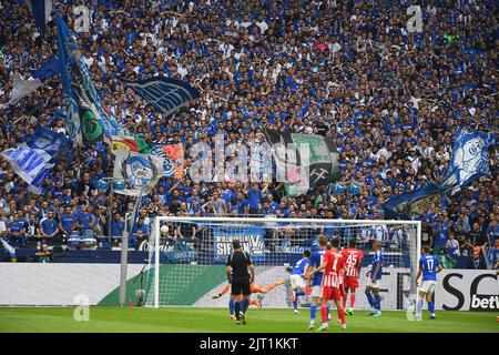 GELSENKIRCHEN, DEUTSCHLAND - 27. AUGUST 2022: Das Fußballspiel der Bundesliga FC Schalke 04 gegen Union Berlin Stockfoto