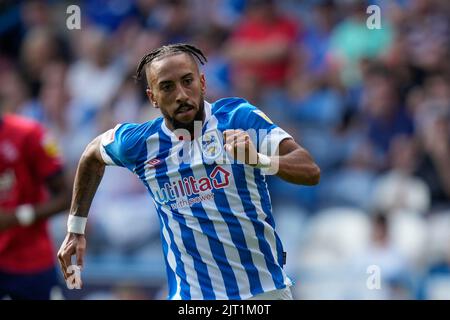 Huddersfield, Großbritannien. 27. August 2022. Sorba Thomas #7 von Huddersfield Town jagt den Ball in Huddersfield, Vereinigtes Königreich am 8/27/2022. (Foto von Steve Flynn/News Images/Sipa USA) Quelle: SIPA USA/Alamy Live News Stockfoto