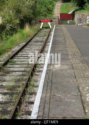 Die Ecclesbourne Valley Railway Association eröffnete 2005 eine neue Plattform am Bahnhof Ravenstor, die zuvor als Verladestelle für Stein aus lokalen Steinbrüchen genutzt wurde. Stockfoto