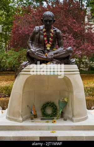 Gandhi Statue London - Mahatma Gandhi Statue in Tavistock Square Gardens Bloomsbury London. Von Fredda Brilliant modelliert und 1968 installiert Stockfoto