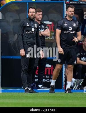 Huddersfield, Großbritannien. 27. August 2022. Danny Schofield, Manager von Huddersfield Town, ruft am 8/27/2022 Anweisungen in Huddersfield, Großbritannien. (Foto von Steve Flynn/News Images/Sipa USA) Quelle: SIPA USA/Alamy Live News Stockfoto