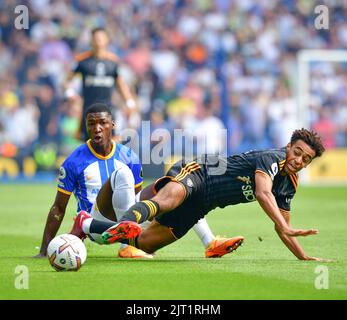 Brighton, Großbritannien. 27. August 2022. Tyler Adams aus Leeds United geht beim Premier League-Spiel zwischen Brighton & Hove Albion und Leeds United am 27. 2022. August beim Amex in Brighton, England, an den Boden. (Foto von Jeff Mood/phcimages.com) Quelle: PHC Images/Alamy Live News Stockfoto