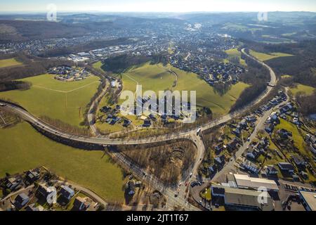 Luftaufnahme Bundesstraße B54 / B55 mit Blick nach Olpe, Altersheim Wohnanlage Osterseifen links im Bild, Rhode, Olpe, Sauerland, NOR Stockfoto