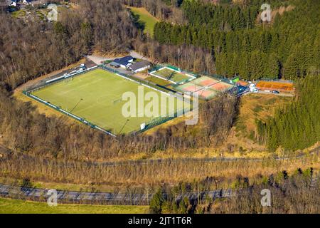 Luftaufnahme, Sportplatz TUS Rhode, Rhode, Olpe, Sauerland, Nordrhein-Westfalen, Deutschland, DE, Europa, Fußballplatz, Fußballstadion, Luftbild Stockfoto