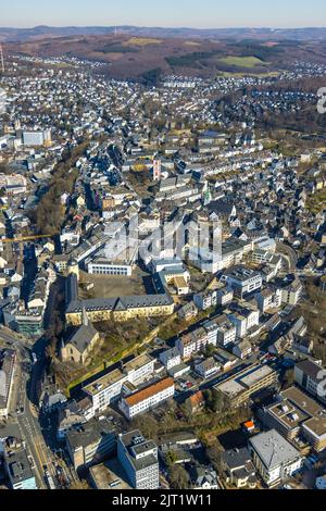 Luftaufnahme, Innenstadtansicht mit Campus der Universität Siegen - Unteres Schloss, Kaufhaus Galerie, Lutherische Nikolaikirche und Siegen-Stadt Stockfoto