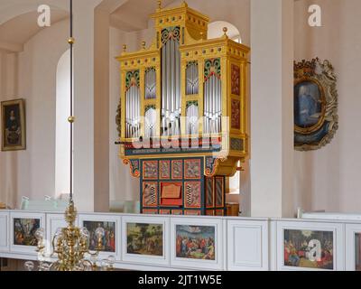 Das Innere der Hofkirche (Neustädter Hof- und Stadtkirche St. Johannis) mit der spanischen Orgel in Hannover Stockfoto