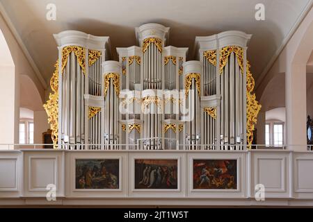 Das Innere der Hofkirche (Neustädter Hof- und Stadtkirche St. Johannis) mit der Thomas-Orgel in Hannover Stockfoto