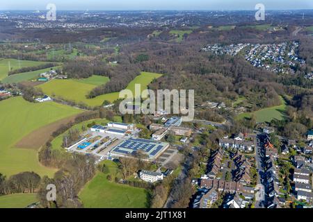 Luftaufnahme, Stadtwerke mit Sonnendach, kleiner Umstand, Velbert, Ruhrgebiet, Nordrhein-Westfalen, Deutschland, DE, Energieunternehmen, Energiesuppl Stockfoto