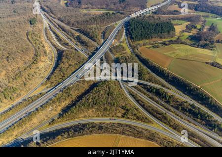 Autobahnkreuz Wetzlar, Autobahn A45 und Autobahn A480, Hermannstein, Wetzlar, Sauerland, Hessen, Deutschland, Autobahn, Autobahn A45, Autobahnbrücke, Autobahn Stockfoto