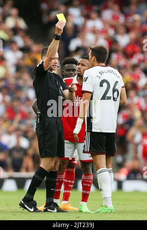 London, Großbritannien. 27. August 2022. João Palhinha #26 von Fulham wird am 8/27/2022 in London, Großbritannien, mit einer gelben Karte dargestellt. (Foto von Arron Gent/News Images/Sipa USA) Quelle: SIPA USA/Alamy Live News Stockfoto