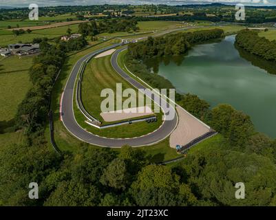 Luftaufnahmen von Oulton Park Raceay Henshire während der US USA Autoshow Auto Show Drone Birds Blick aus der Luft Nascar Stockfoto