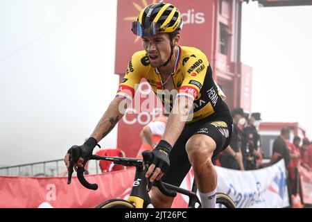 Cistierna, Spanien. 27. August 2022. Der Slowene Primoz Roglic von Jumbo-Visma überquert die Ziellinie der Etappe 8 der Ausgabe 2022 der „Vuelta a Espana“, Rundfahrt durch Spanien, von La Pola Llaviana nach Collau Fancuaya, Yernes y Tameza (153,4 km), Spanien, Samstag, 27. August 2022. BELGA FOTO DAVID STOCKMAN Kredit: Belga Nachrichtenagentur/Alamy Live News Stockfoto