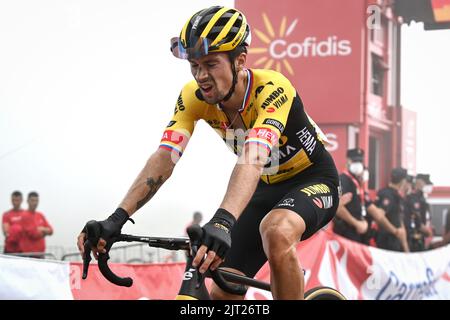 Cistierna, Spanien. 27. August 2022. Der Slowene Primoz Roglic von Jumbo-Visma überquert die Ziellinie der Etappe 8 der Ausgabe 2022 der „Vuelta a Espana“, Rundfahrt durch Spanien, von La Pola Llaviana nach Collau Fancuaya, Yernes y Tameza (153,4 km), Spanien, Samstag, 27. August 2022. BELGA FOTO DAVID STOCKMAN Kredit: Belga Nachrichtenagentur/Alamy Live News Stockfoto