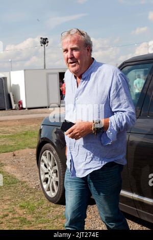 Jeremy Clarkson besucht während des Silverstone Classic 2022 seinen Diddly Squat Farm Shop Stockfoto