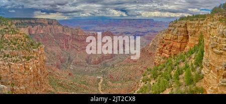 Grand Canyon Arizona östlich von Grandview Point während der Monsun-Saison 2022. Stockfoto