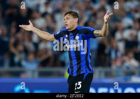 Der italienische Mittelfeldspieler Nicolo Barella von Inter gesticuliert während des Fußballspiels der Serie A zwischen SS Lazio und Inter. Latium gewann 3-1 Stockfoto